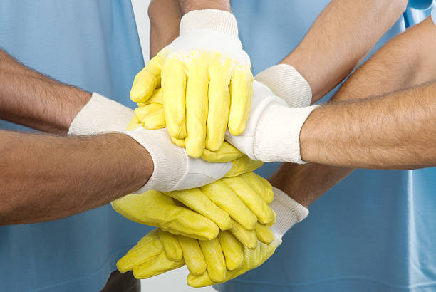 Striking the Balance: The Art of Thin and Durable Work Gloves