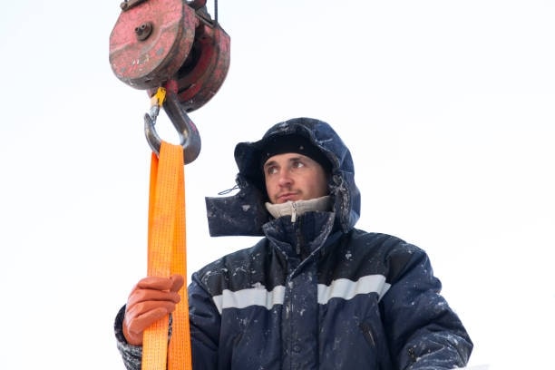 A Guide to High Dexterity Work Gloves for Winter, Including the Best Waterproof and Insulated Varieties