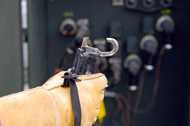 Leather Gloves for Electrical Work: The Benefits of Protection