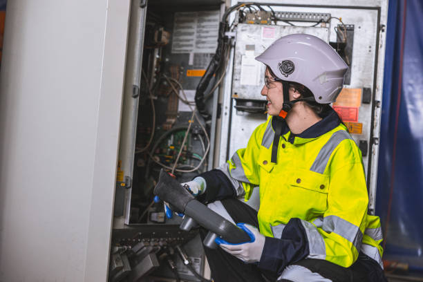 Navigating the Currents: Assessing the Safety of Leather Gloves for Electrical Work