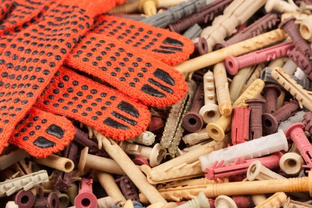 Navigating the Elements: A Comprehensive Guide to Work Gloves in Canada - Bulk, Waterproof, and More!