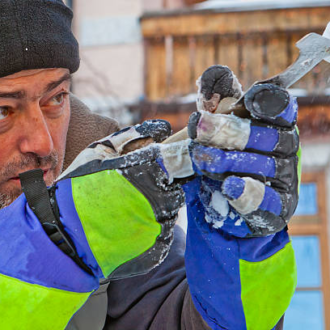 The Warmest Work Gloves for Winter in Canada