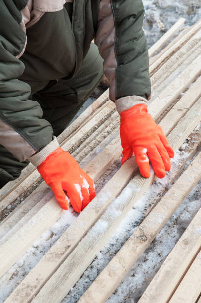 Tips for Choosing the Right Warm Outdoor Work Gloves